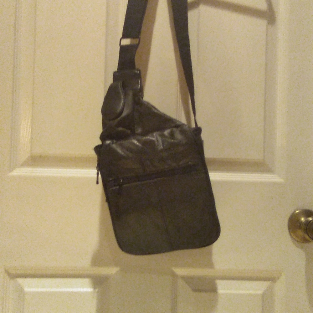 Buxton Shoulder Bag, Black Leather, Unisex